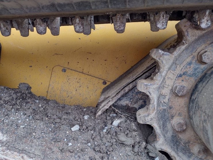 deere-323e-image-16