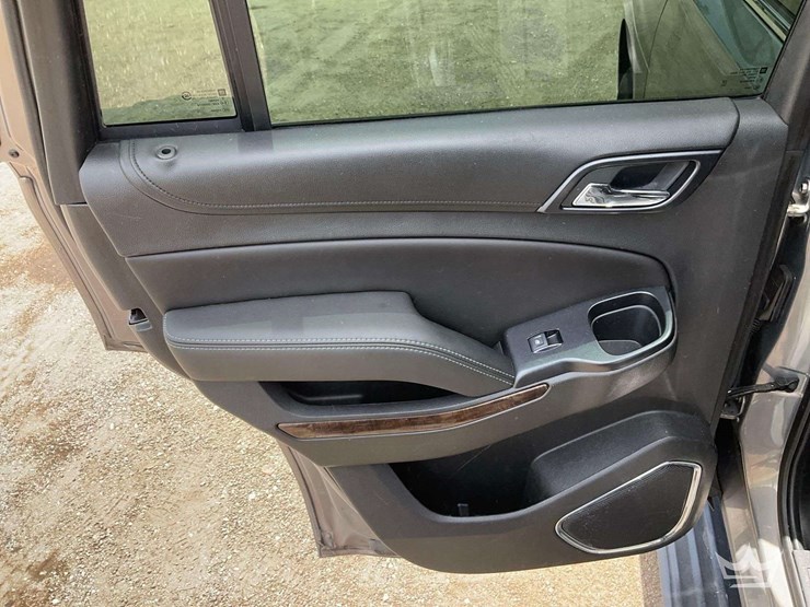 2018-chevrolet-tahoe-image-21
