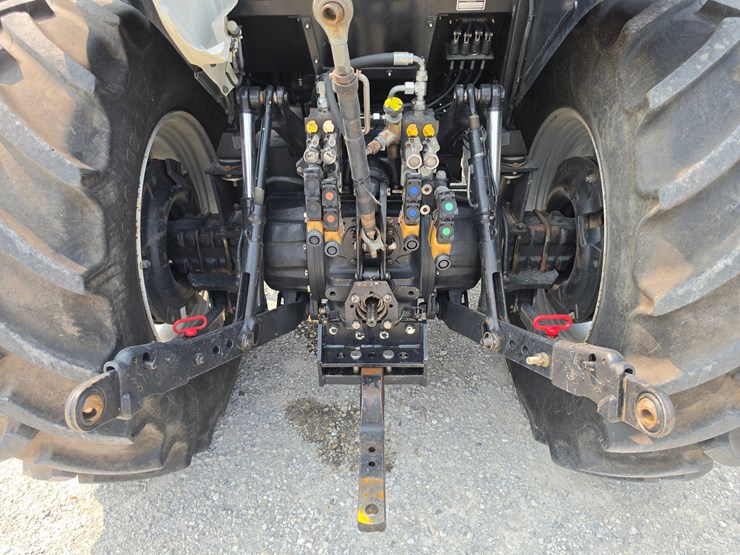 case-ih-farmall-140a-image-18