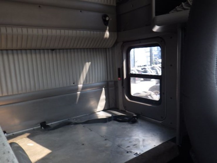 2015-kenworth-t660-image-4