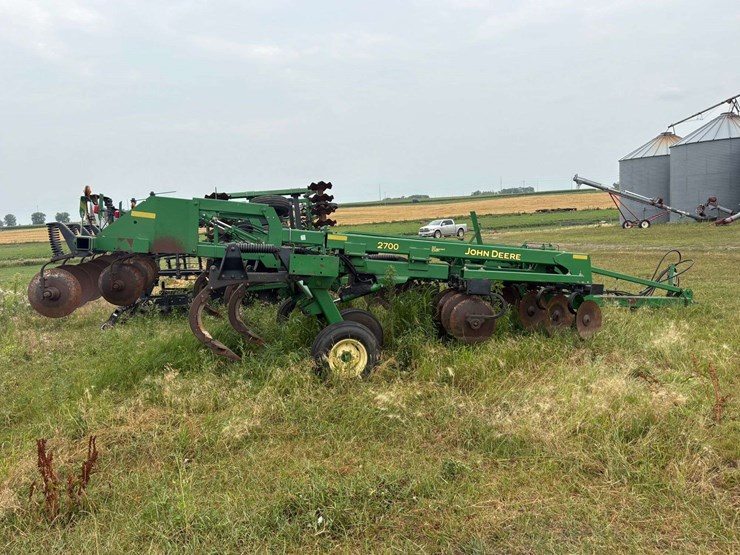 john-deere-2700-image-15