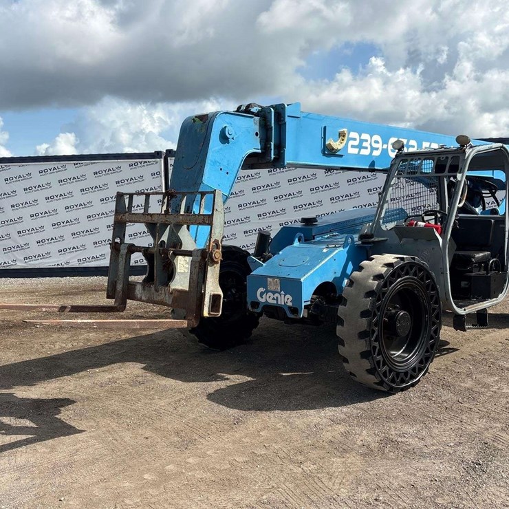 2012 GENIE GTH844