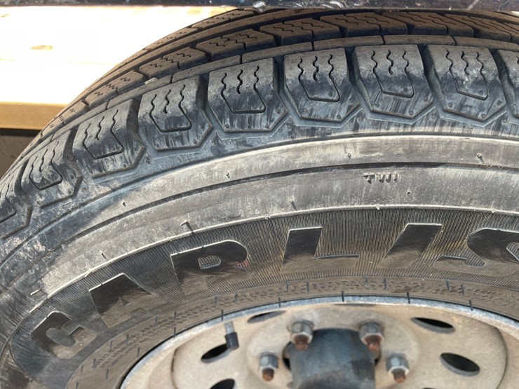 #2372-•-14'-tandem-axle-trailer-(no-title)-image-15