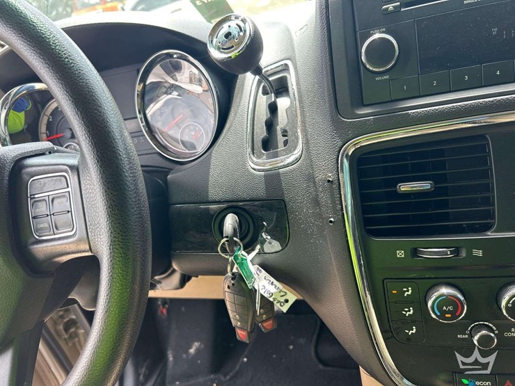 2013-dodge-grand-caravan-image-16