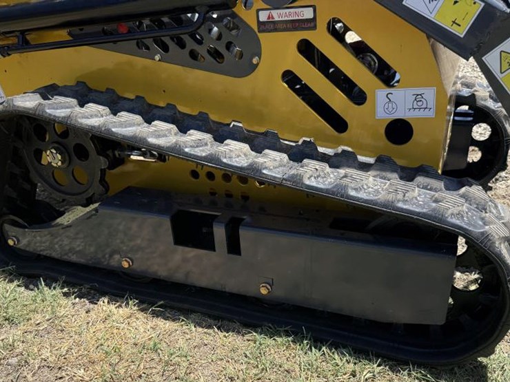 #240-•-mini-skid-steer-stand-on-loader---ssl60---gas-image-4