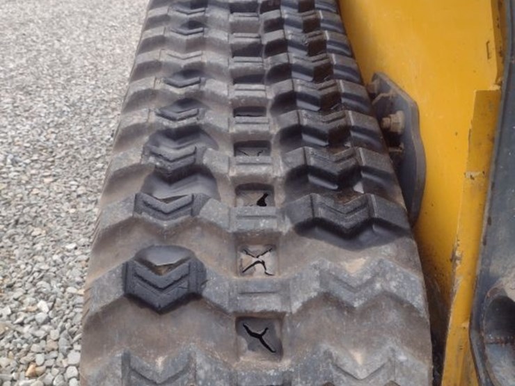 deere-325g-image-30