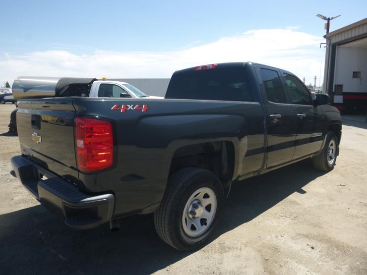 2018-chevrolet-1500-image-3