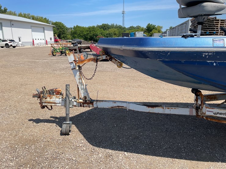 #2398-•-1998-crestliner-boat-with-trailer-(title-in-delay)-image-8