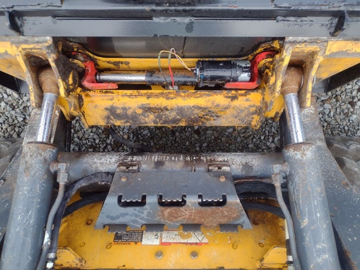 deere-325g-image-23