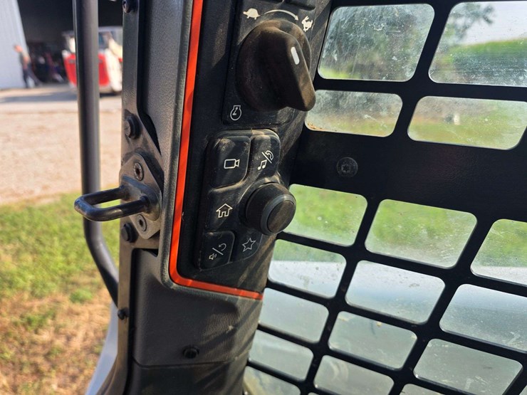 2021-bobcat-s76-image-62