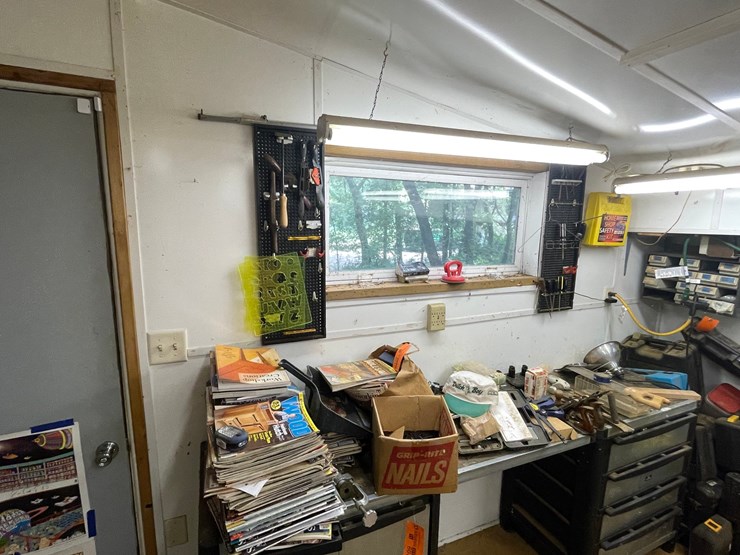 #7108-•-contents-of-countertop-image-2