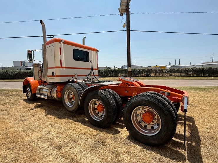 2013-peterbilt-367-image-9