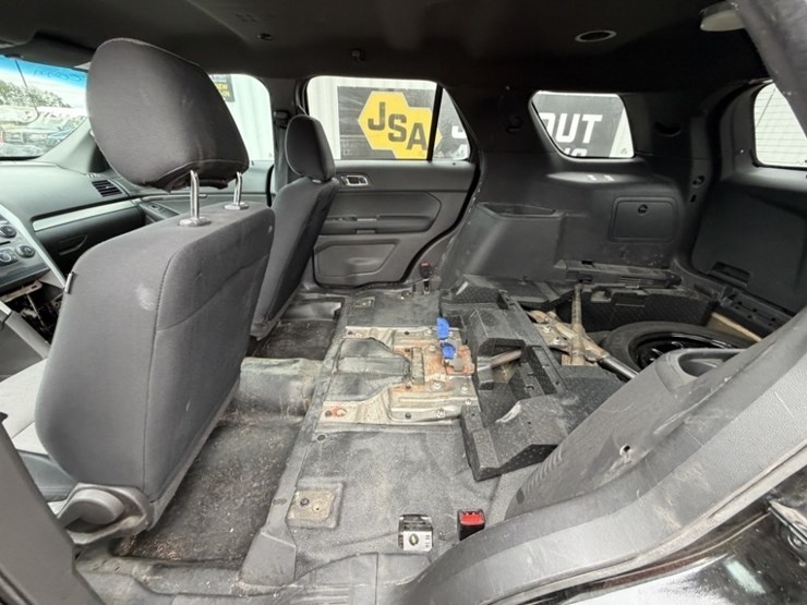 2014-ford-explorer-image-26