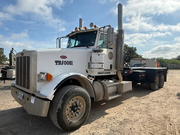 2009-peterbilt-367-image-2