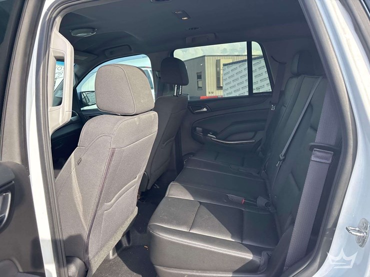 2016-chevrolet-tahoe-image-19