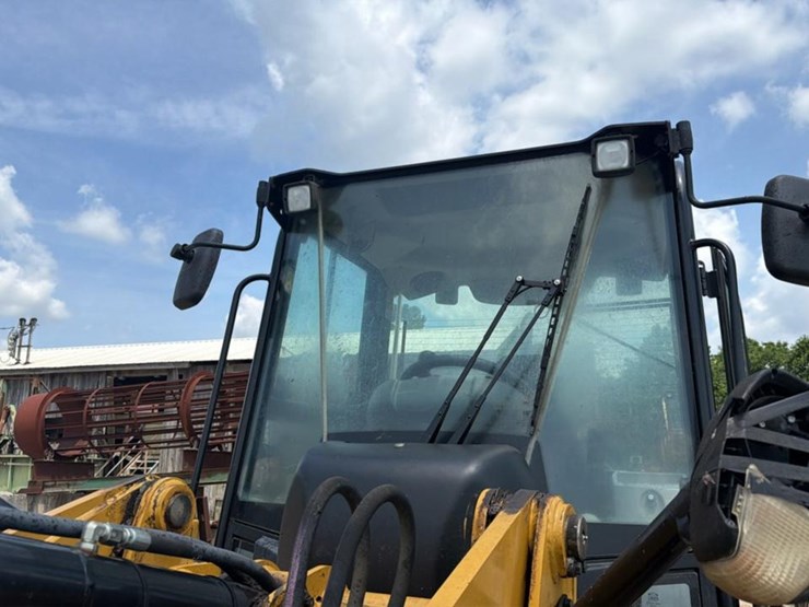 2015-caterpillar-908h2-image-52