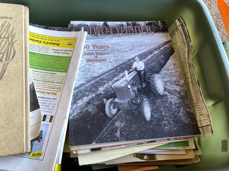 #4714-•-assortment-of-tractor-magazines-image-8
