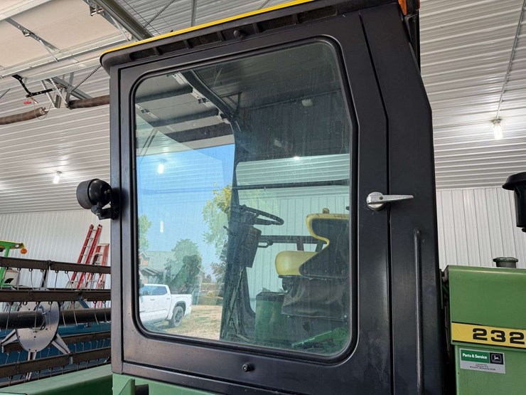 john-deere-2320-image-31