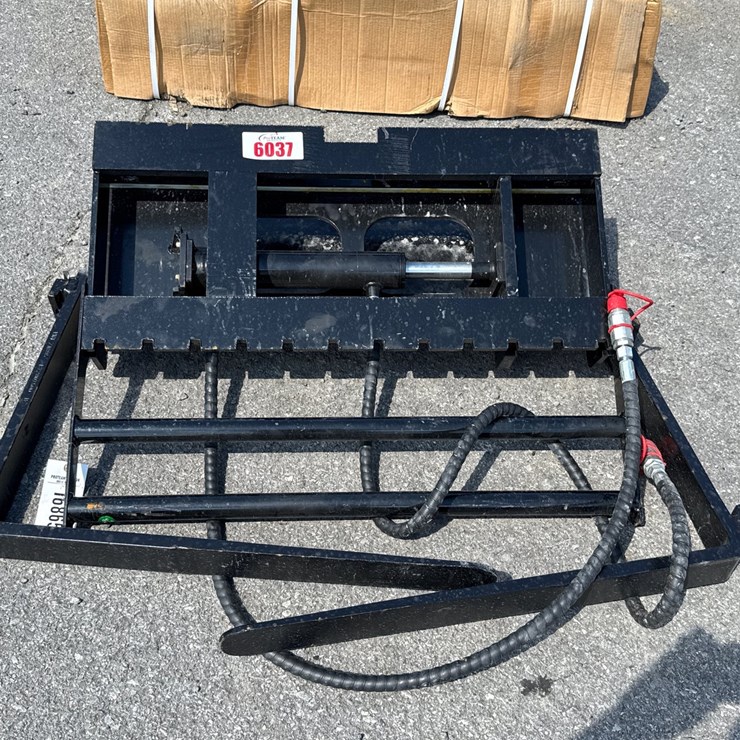 #6037 • 30" DINGO HYD SLIDING PALLET FORKS