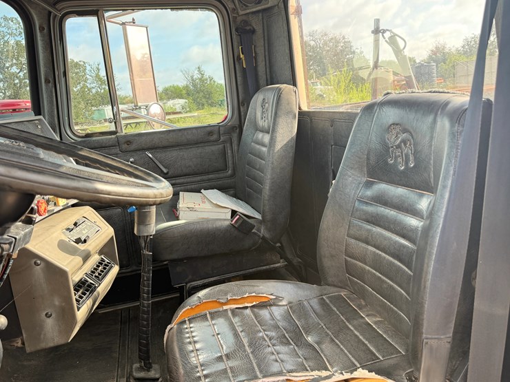 1993-mack-rd690s-image-11