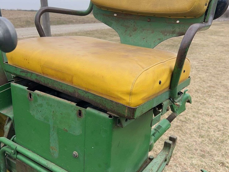 john-deere-520-image-50