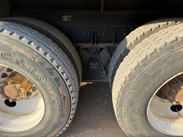 2013-peterbilt-367-image-16