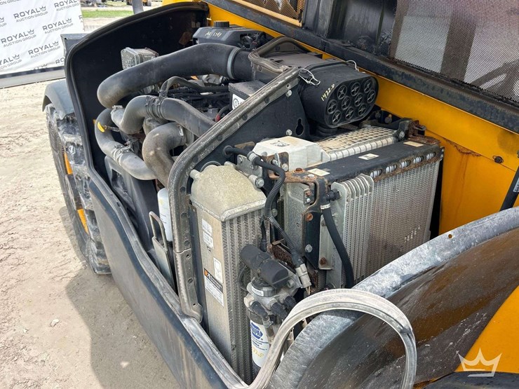 2014-jcb-527-58-image-9