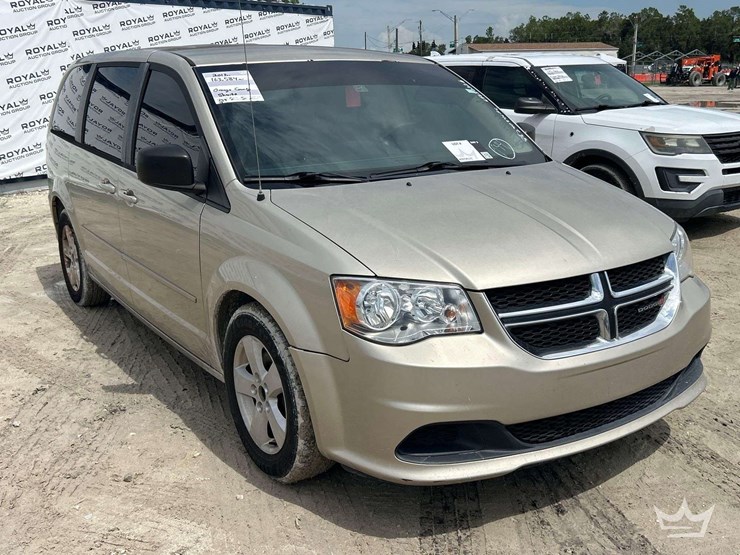 2013-dodge-grand-caravan-image-2