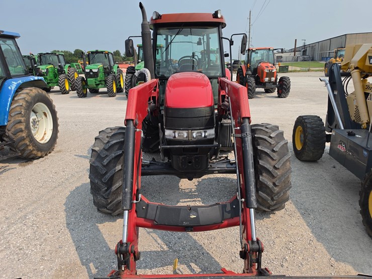 case-ih-farmall-140a-image-4