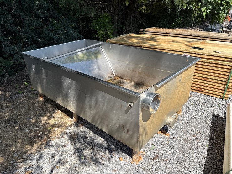 #6084-•-7'-stainless-steel-water-tank-image-2