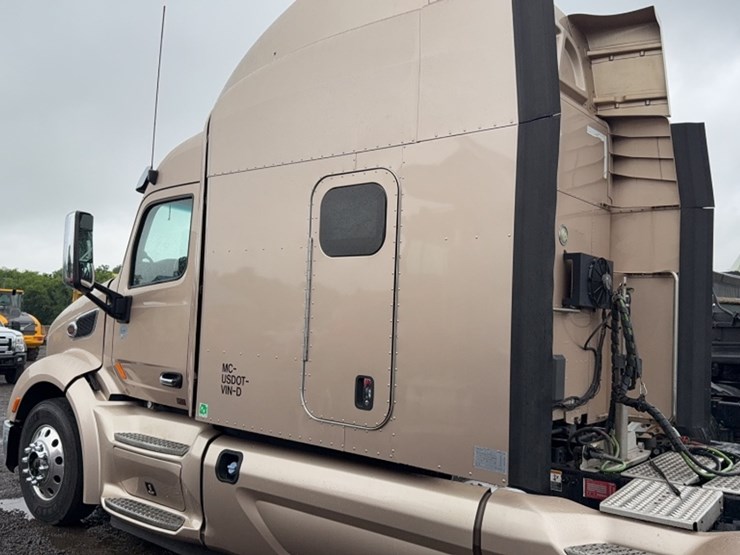 2016-peterbilt-579-image-13