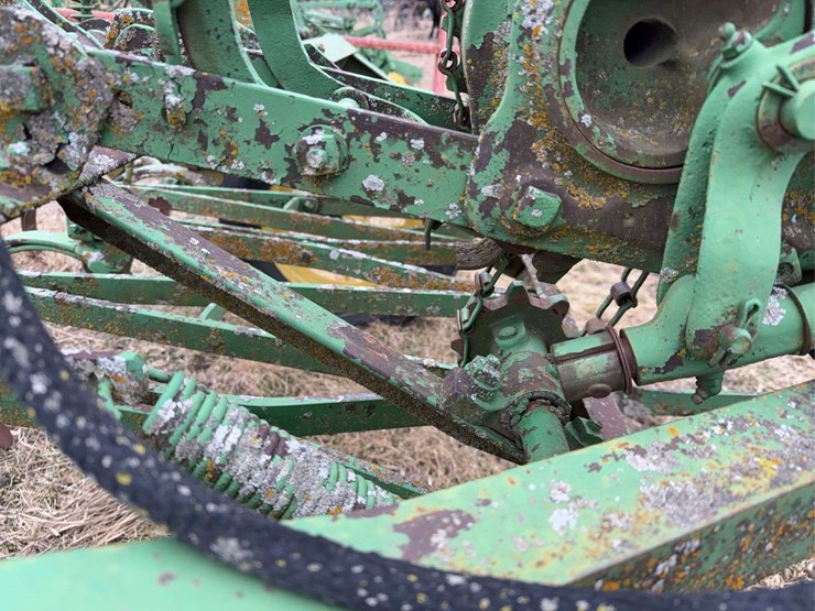 john-deere-chisel-plow-image-11