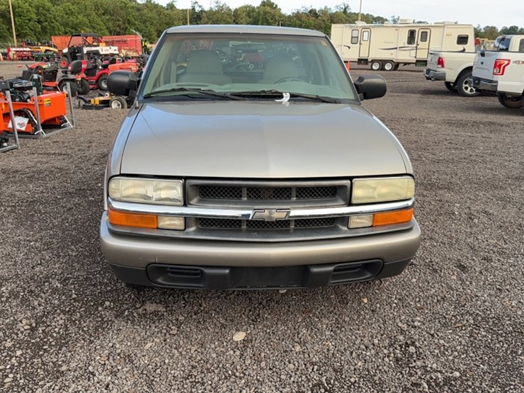 2003-chevrolet-s10-image-2