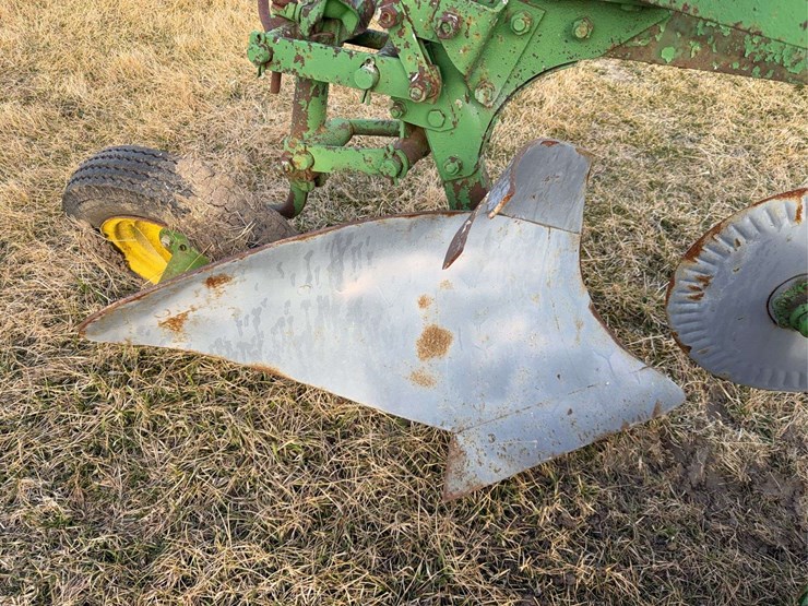 john-deere-pull-type-two-bottom-plow-image-35