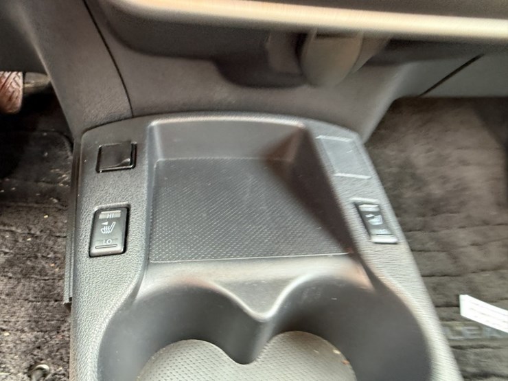 2015-nissan-leaf-electric-sedan-image-28