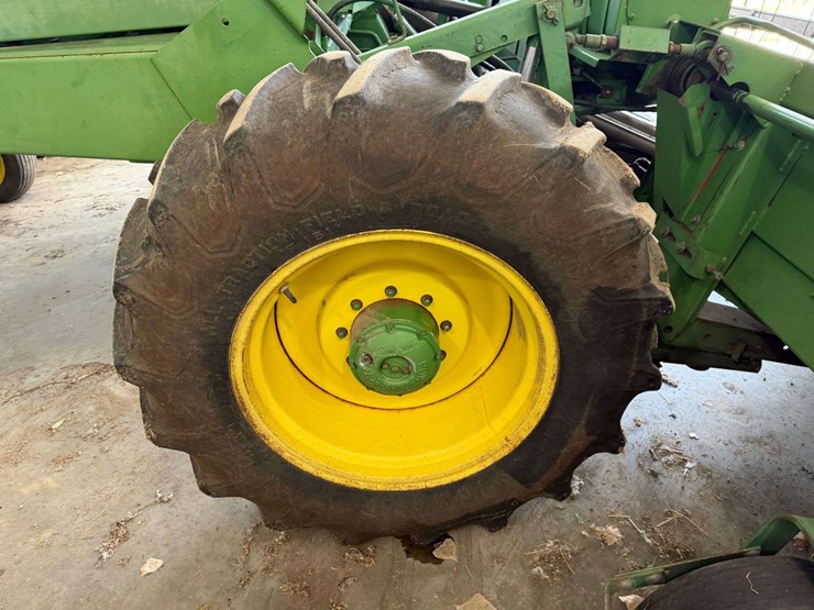 john-deere-2320-image-16