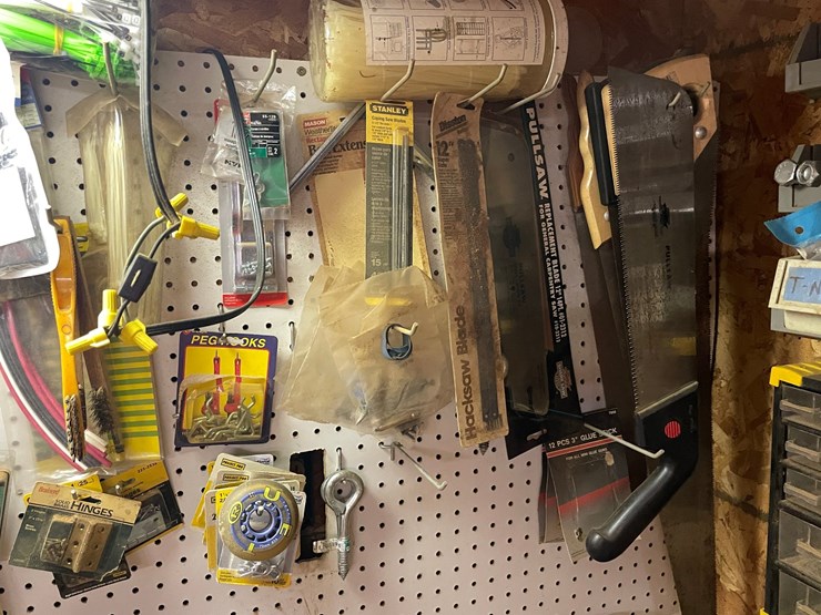 #7125-•-contents-of-pegboard-image-7
