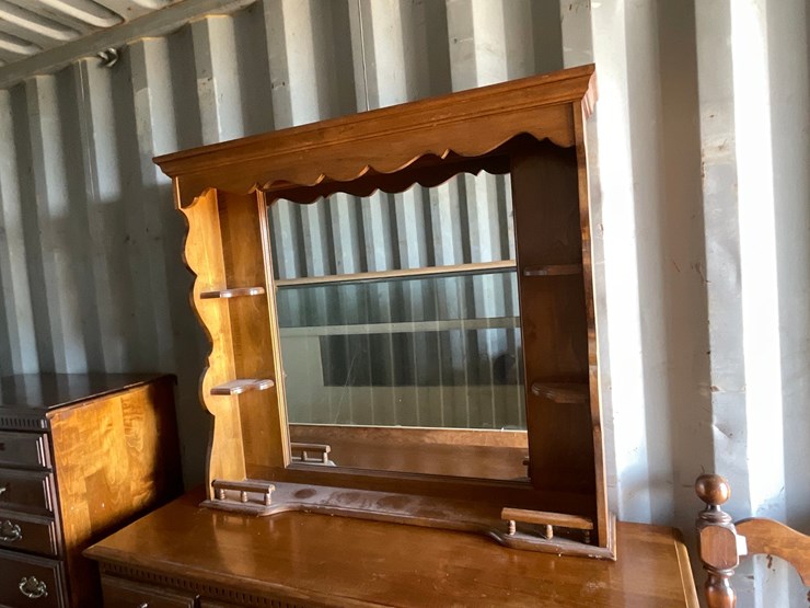dresser-33-image-2