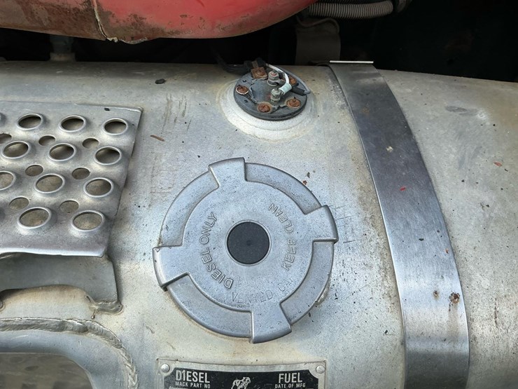 1994-mack-rd688s-image-31