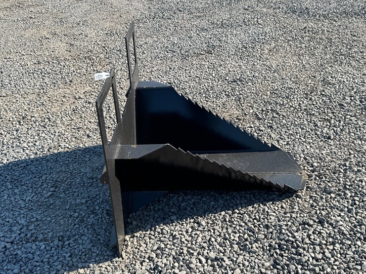 #4034-•-40-inch-skid-steer-spade-bucket-image-3