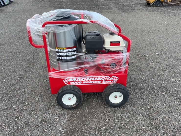 #2042-•-magnum-4000-series-heated-pressure-washer-image-3