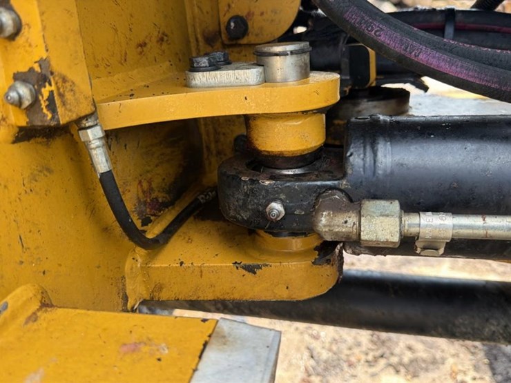 2015-caterpillar-908h2-image-27