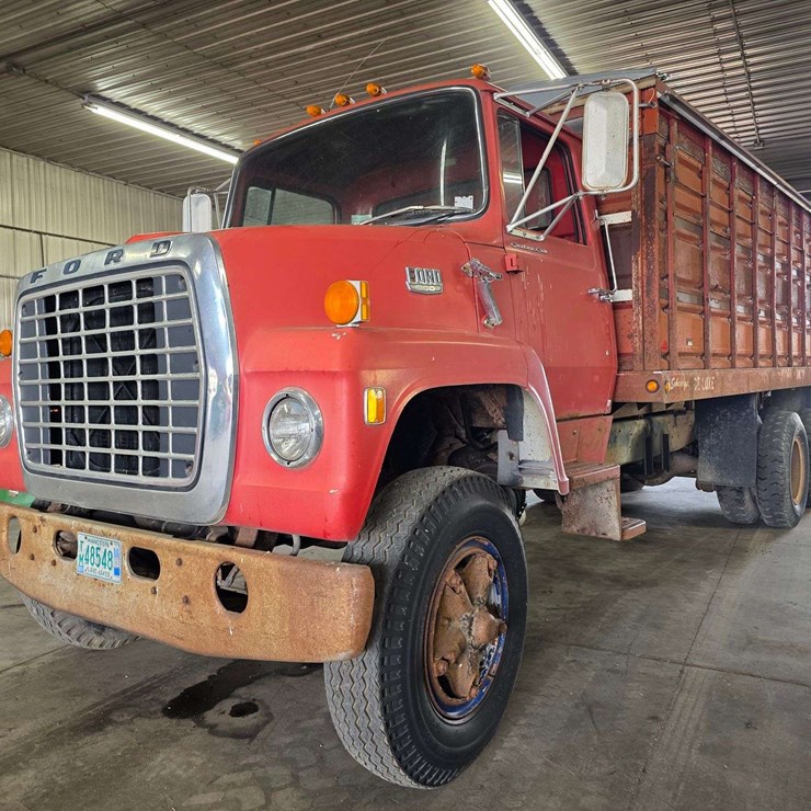 1974 FORD 800