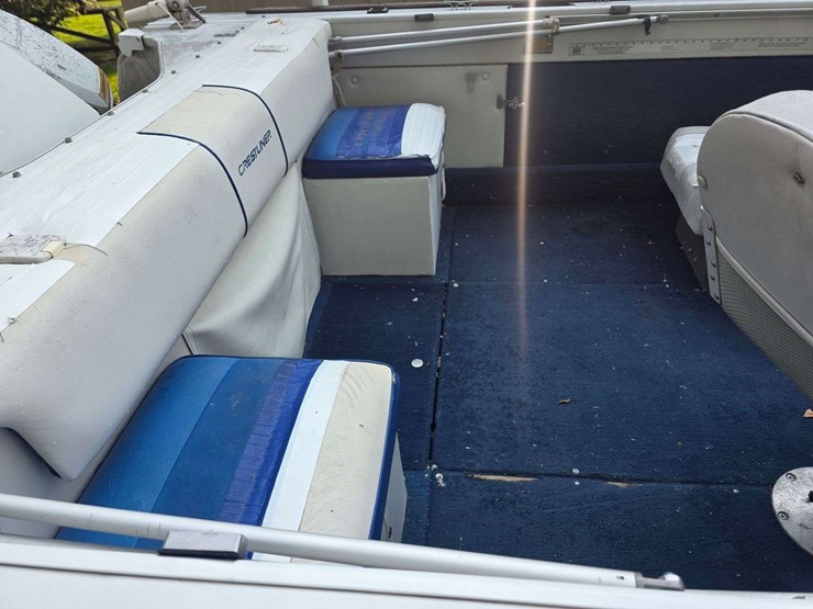 1990-crestliner-phantom-18’-boat-with-120hp-2-stroke-johnson-outboard-motor-and-15hp-johnson-kicker-image-16