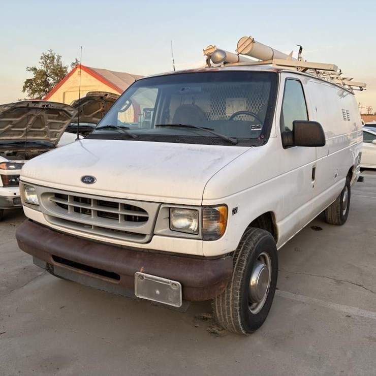 2002 UTILITY Van