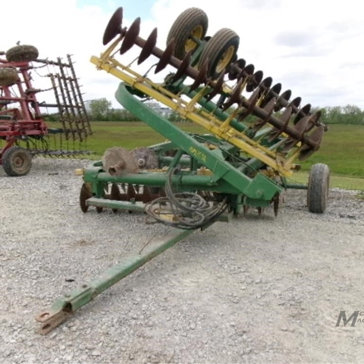 JOHN DEERE 220