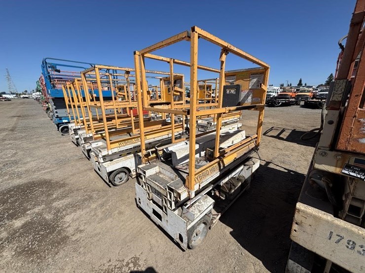 2005-custom-equipment-hb1030-image-3