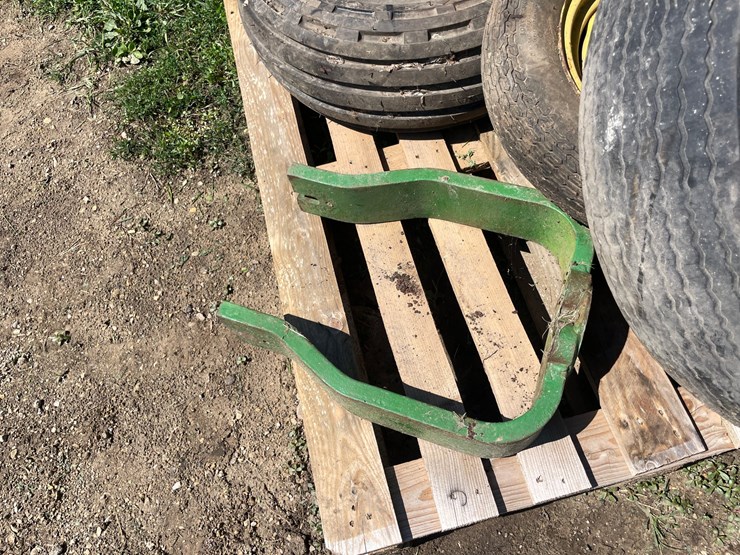 #4695-•-assortment-of-tires-image-10