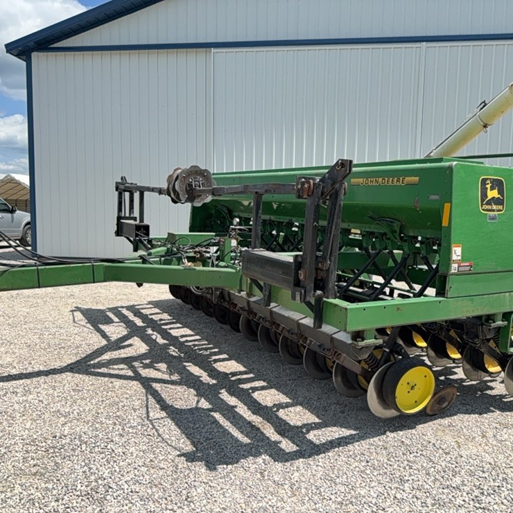 JOHN DEERE 750