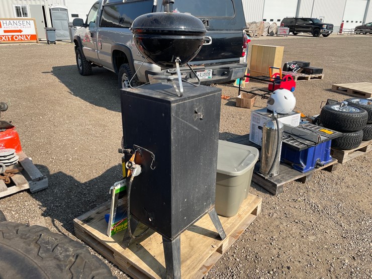 #4511-•-smoke-hollow-lp-smoker-and-weber-charcoal-grill-image-1